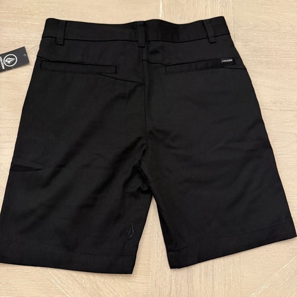 Volcom Boys 28 or size 16 Black Shorts for school - Picture 7 of 10